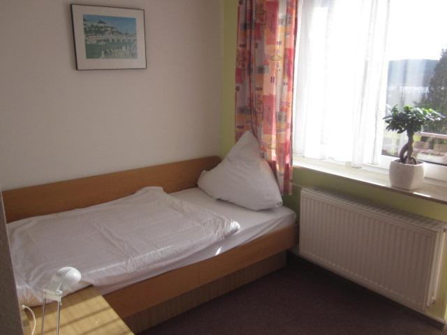 Waldhotel Marienheide Rum bild